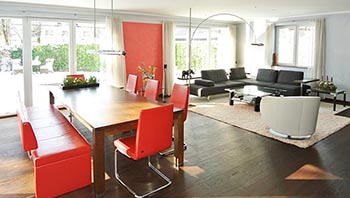 Petra Reif Immobilien - Referenzbeispiel Wohzimmer mit Blick in den Garten